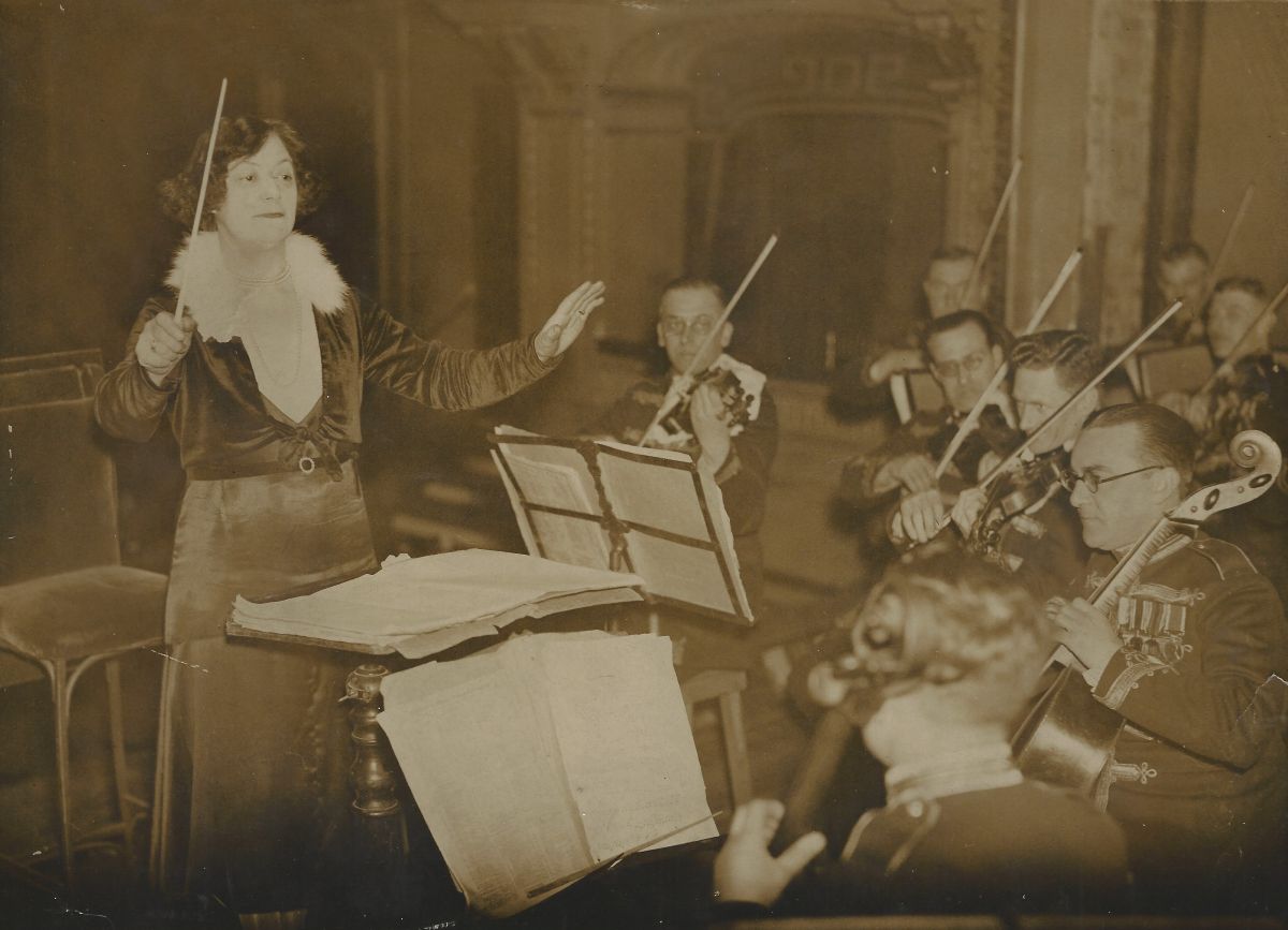 Photograph of Susan Spain-Dunk conducting the Royal Artillery Band